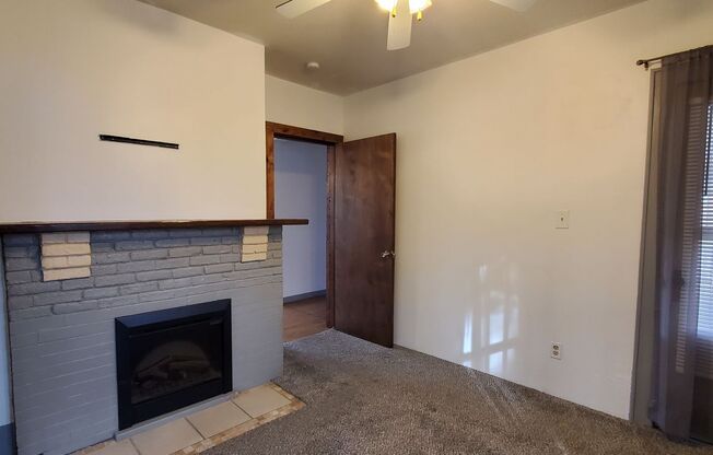 2 beds, 1 bath, $1,050, Unit Unit A