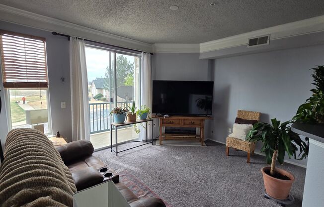 Lovely Two Bedroom Condo with Fire Place, W/D, garage, and tons of community extras! (Concord)