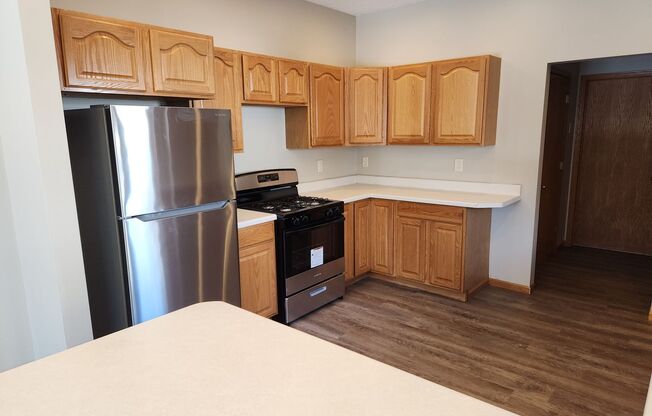 2 beds, 1.5 baths, 1,300 sqft, $1,395, Unit 827