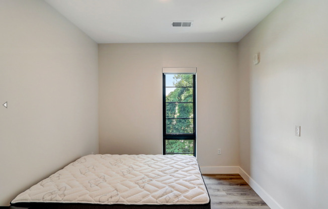 1 bed, 1 bath, 120 sqft, $900