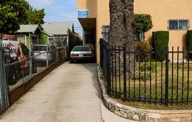 533 W. 75th Street Los Angeles, CA 90044