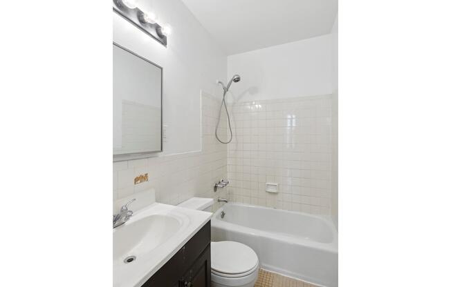 Studio, 1 bath, $2,800, Unit 2D