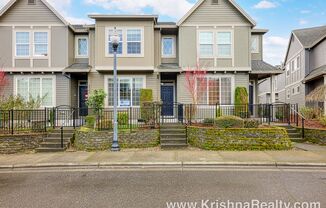 Charming Townhome In A Excellent Location! 3 Bedrm 2.5 Bath in Arbor Reserve **INTERNET INCLUDED**