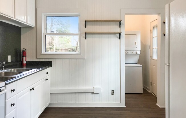 Charming 2 Bed, 1 Bath Home with Spacious Backyard