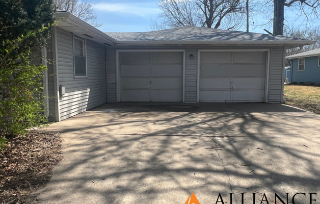 $300 OFF 1st MONTH'S RENT! Recently Updated!