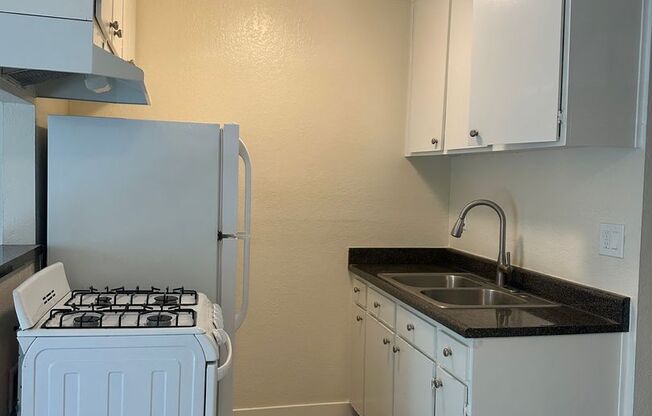 Studio, 1 bath, $1,350, Unit 28