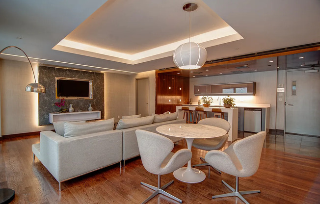 1 bed, 1 bath, $3,800, Unit 4C