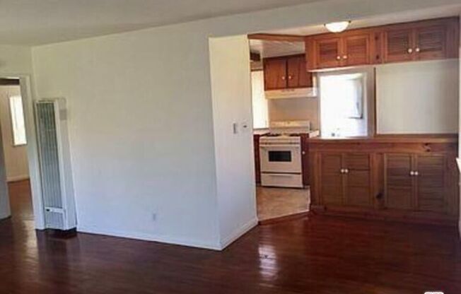 2 beds, 1 bath, $2,695