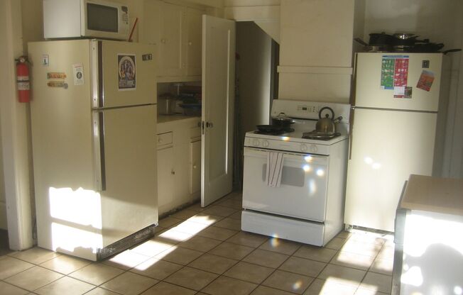 1 bed, 3 baths, 204 sqft, $825, Unit 3-C