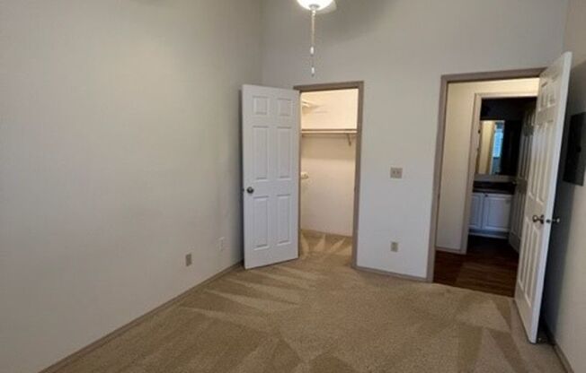 2 beds, 1 bath, 915 sqft, $1,625, Unit 412