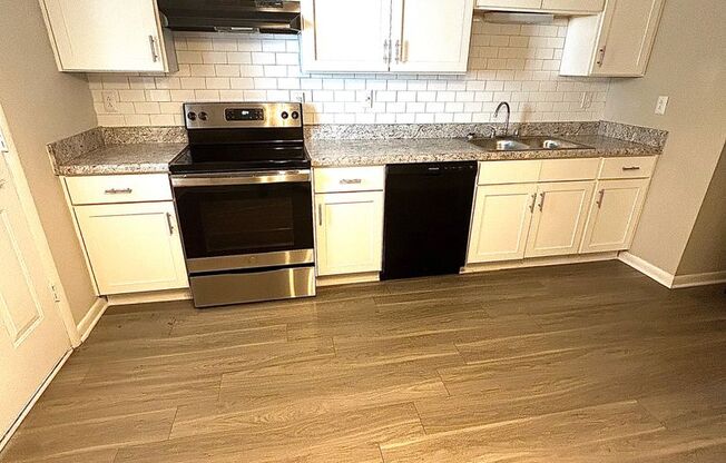 2 beds, 1.5 baths, 815 sqft, $999, Unit 4633