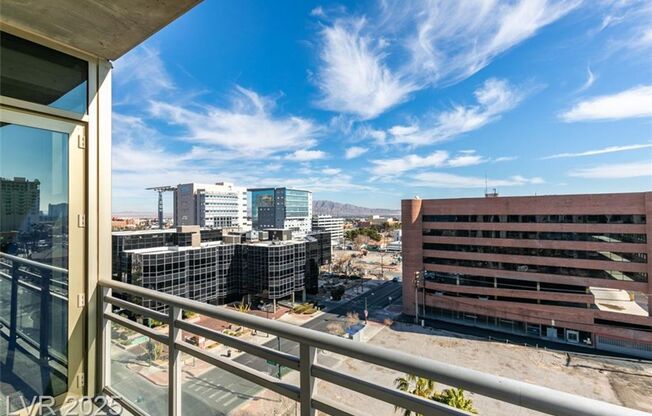 1 bed, 2 baths, $2,977, Unit Juhl Highrise