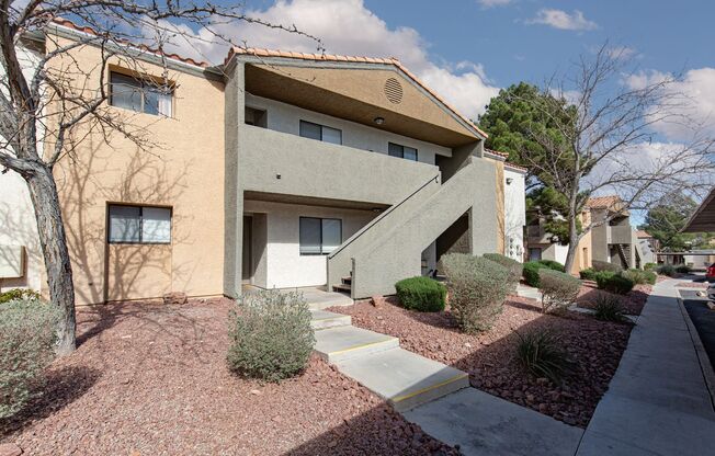 Remodeled 2nd floor unit in gated NW community