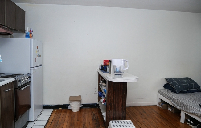 Studio, 1 bath, 999 sqft, $1,895, Unit 16