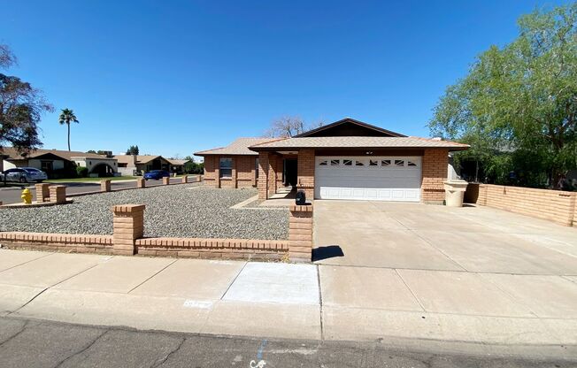 3 Bedroom 2 Bathroom corner lot in Glendale