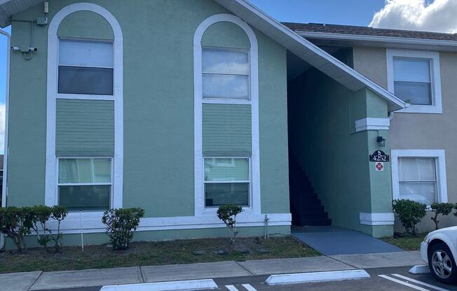 Great 2/2 condo in Pershing point Lake view with updated Flooring
