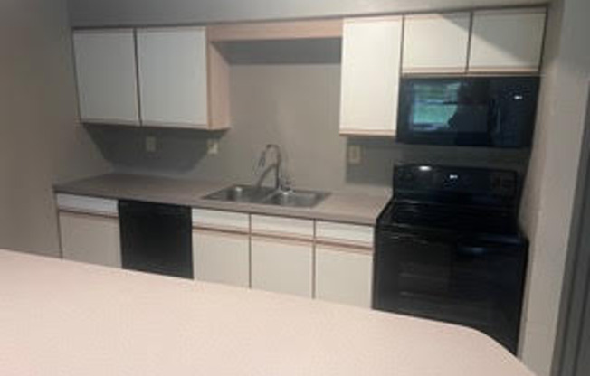 2 beds, 2 baths, 1,100 sqft, $1,080, Unit 1815 C4