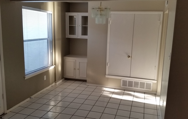 2 beds, 1.5 baths, $1,300