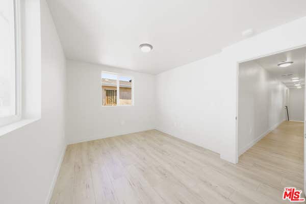 737 E 82 ST
