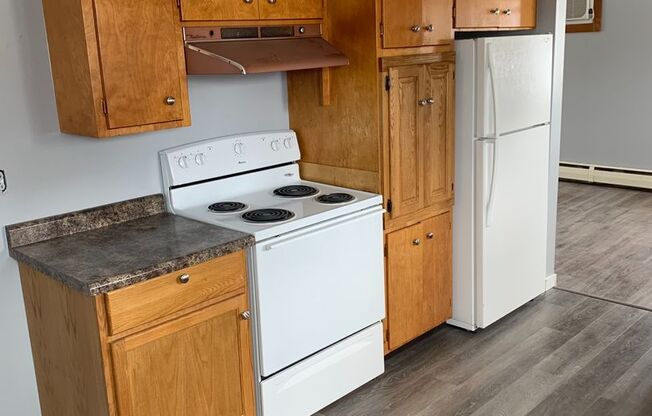 2 beds, 1 bath, $775, Unit 3