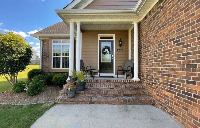Charming 4 bedroom/2.5 bathroom in Tudor Branch!