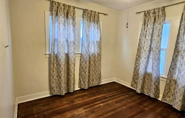 2 beds, 1 bath, $995