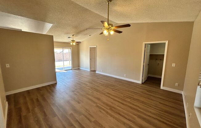 MI Special! *NEW* Paint *NEW* Flooring *NO* HOA Glendale Home 4 Rent!