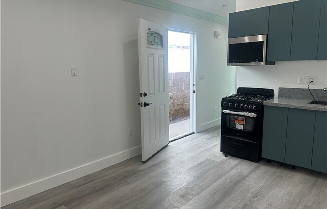 1 bed, 1 bath, 330 sqft, $1,900