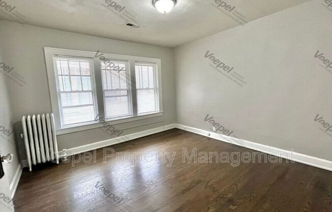 2 beds, 1 bath, 1,300 sqft, $1,200, Unit 5303 Charlotte St. Unit 2