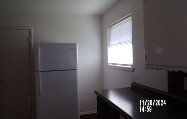 3 beds, 1 bath, $895