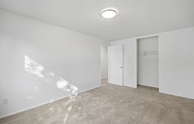 2 beds, 1 bath, 1,000 sqft, $1,275, Unit 11