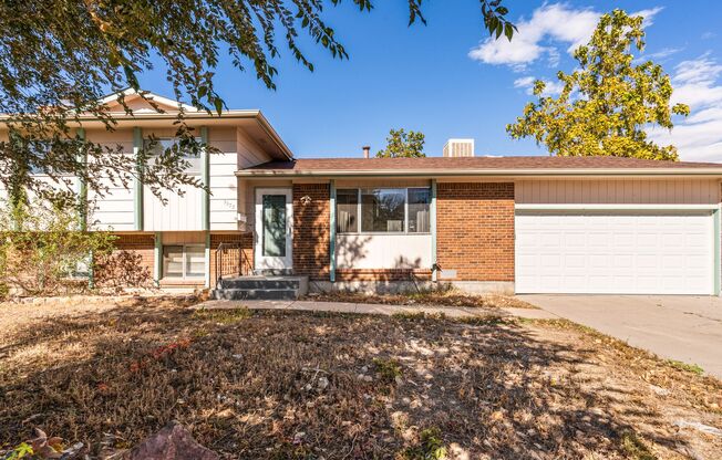 Tri-level Home with Spacious Backyard near Pronghorn Park