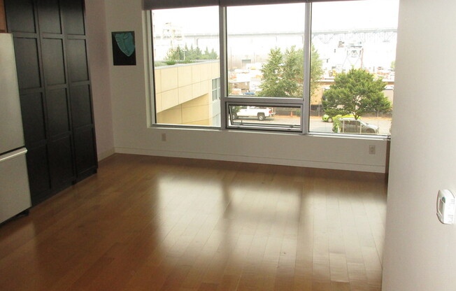 **ONE MONTH FREE** Meriwether West - North facing studio with river/bridge views/parking/amenities/utilities