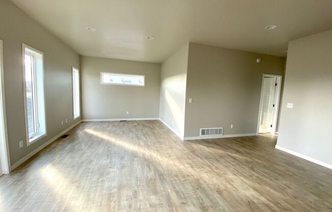 Beautiful newly built 4 Bedroom Home  in South Moorhead!!