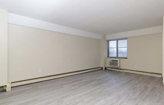 2 beds, 1 bath, 1,000 sqft, $2,600, Unit 2M