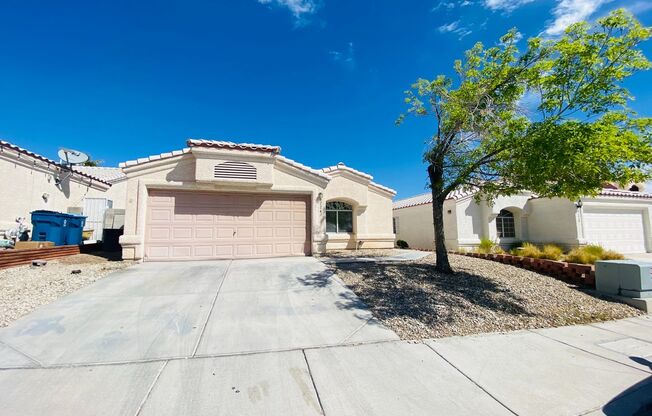 ONE STORY HOME ZONED FOR PALO VERDE HIGH SCHOOL!