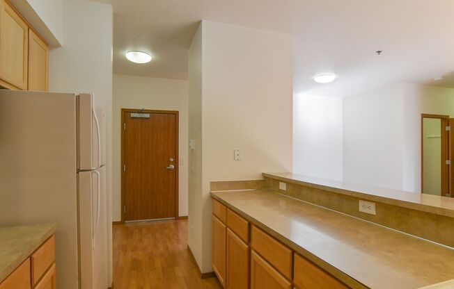 2 beds, 1 bath, $1,700, Unit 206