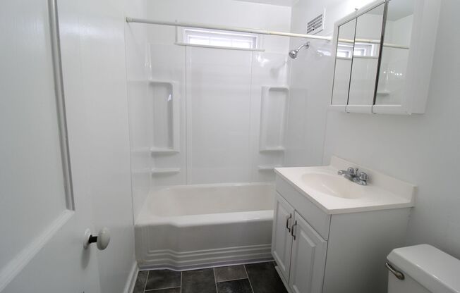 1 bed, 1 bath, $1,050, Unit 607GLEN