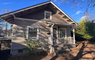 5BD/2BA Gorgeous Vintage Home in South Campus Location***