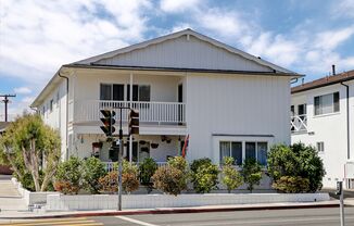 1256 Manhattan Beach Blvd