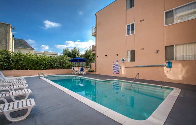 Apartment Building in Los Angeles Pool