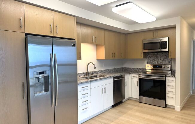 Ke Kilohana - Renovated High Floor 3 Bedroom 2 Bath 2 Parking in Ward Village