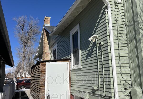 409 W 24 ST