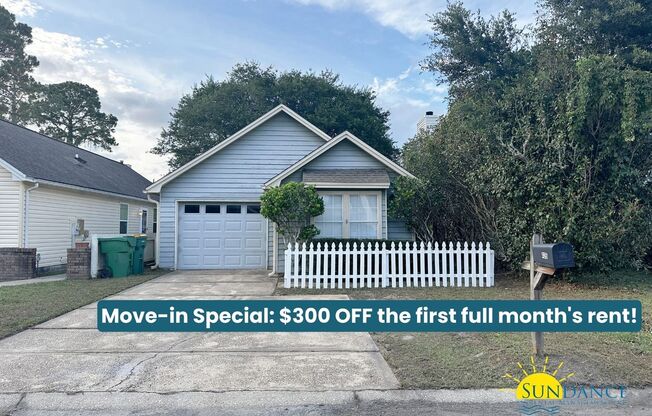 Adorable 2 Bedroom with New Flooring in FWB!