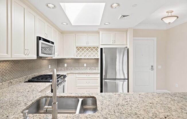 2 beds, 2 baths, 1,004 sqft, $3,800, Unit EPH15