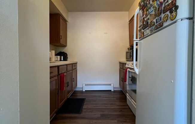 2 beds, 1 bath, $1,125, Unit A