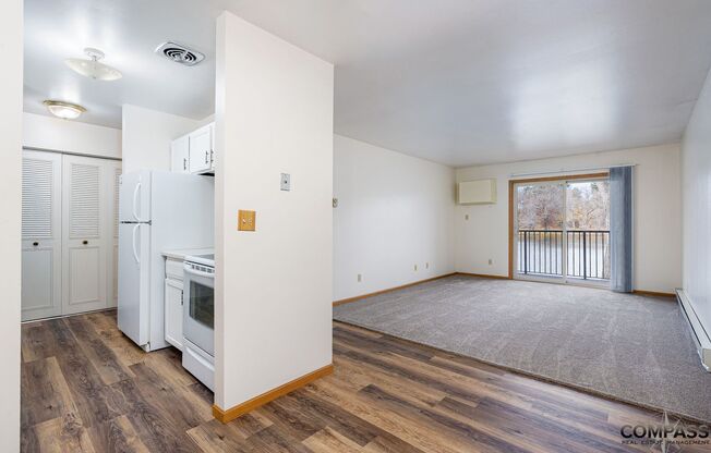 2 beds, 1.5 baths, 884 sqft, $1,275, Unit 102