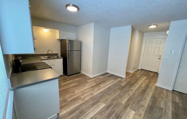 1 bed, 1 bath, 800 sqft, $1,000, Unit 4