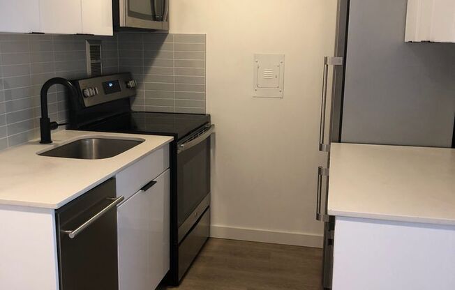 Studio, 1 bath, 375 sqft, $1,450, Unit 303