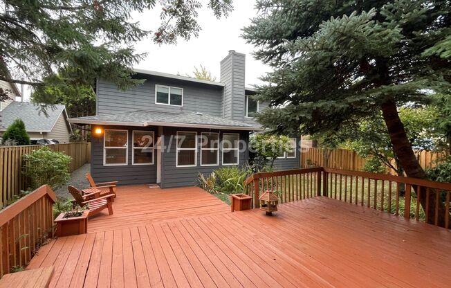 Inviting 3 BD | 2.5 BA Home w/ Massive Backyard and Deck! - Tigard
